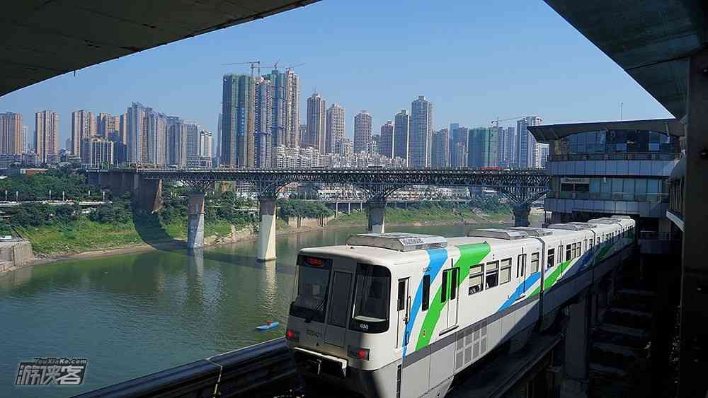 重庆交通复杂吗？乘坐轻轨怎么玩转重庆？