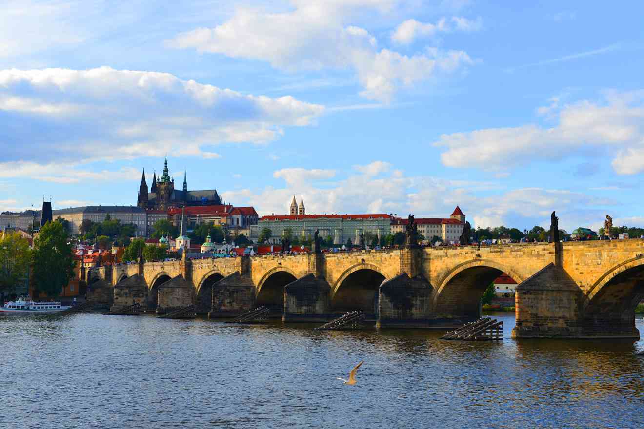 布拉格的广场大桥和城堡