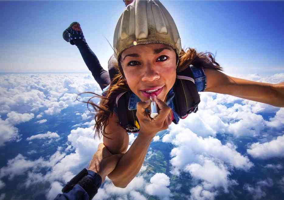 高空跳伞是一种什么样的体验？