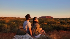 北领地，乌鲁鲁（Uluru）－卡塔丘塔国家公园（Kata Tjuta National Park）原住民旅游。© 澳大利亚旅游局