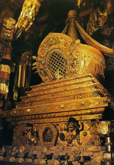 十三世达赖喇嘛土登嘉措金质灵塔
