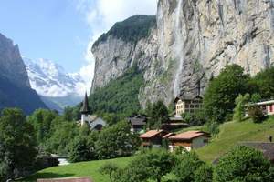 王牌法瑞意三国12天金色山口+瑞士雪朗峰 去欧洲旅游多少钱