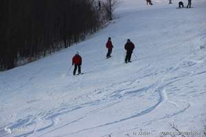 冬季滑雪温泉团：石京龙滑雪、龙庆峡冰灯、军都温泉2日游 散客