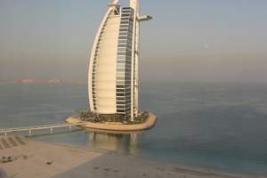 阿联酋6日奢华6日游，从北京去迪拜旅游住一晚帆船酒店多少钱